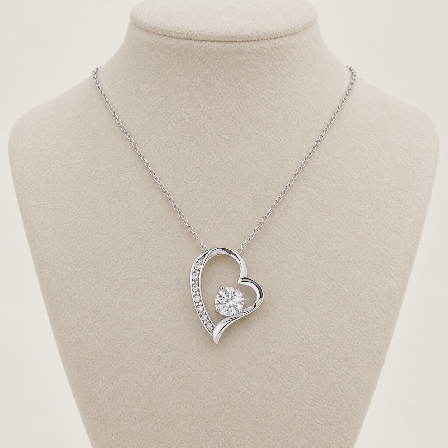360 view of the Forever Love heart necklace on a display bust